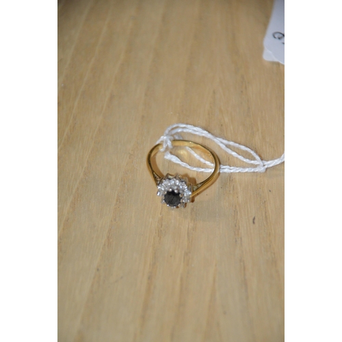 472 - 18ct gold ring, size p