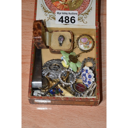 486 - tray of jewellery