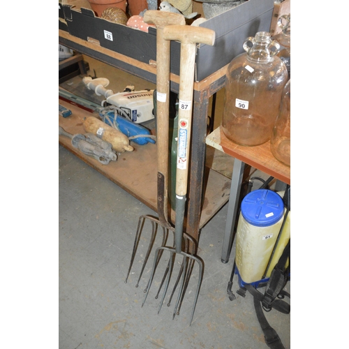 87 - 2 garden tools