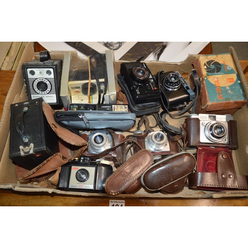 195 - box of vintage cameras