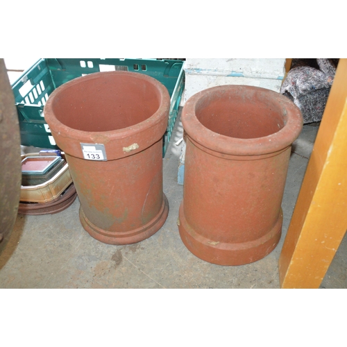 133 - 2 chimney pots