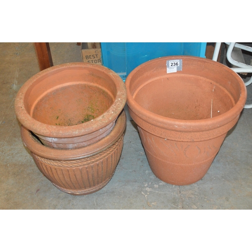 236 - 3 terracotta pots