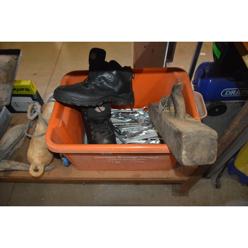 77 - box of spanners, plane & UK8 dickies boots