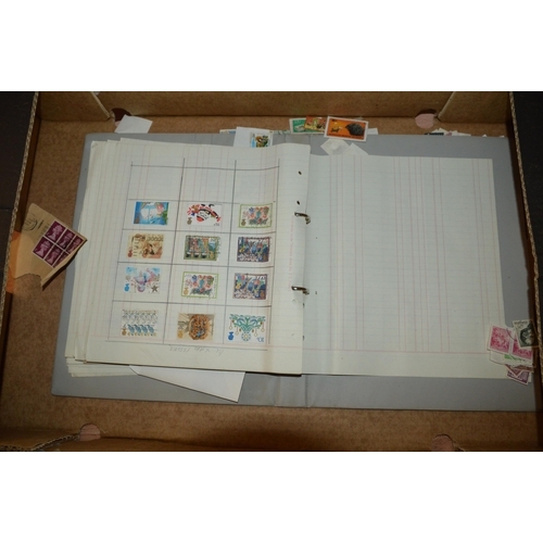 413 - stamp album