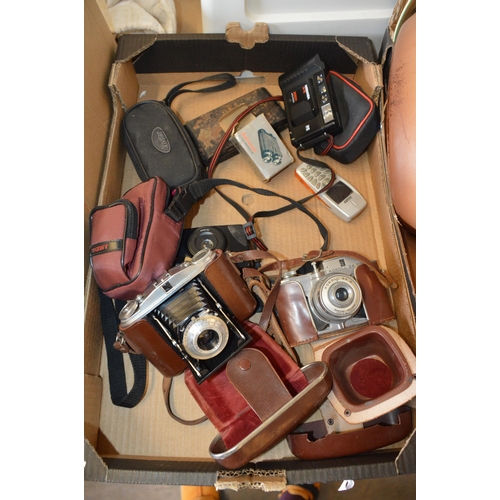 101 - qty of vintage cameras etc.