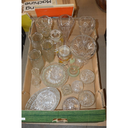 106 - box of glassware