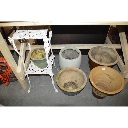 108 - qty of plant pots & plant stand