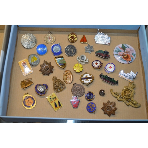 344 - tray of assorted pin badges