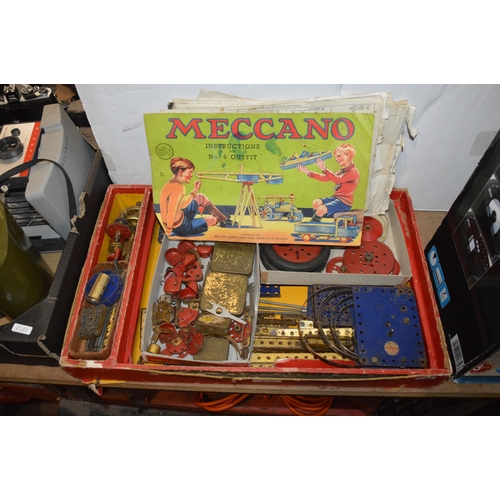 70 - box of vintage meccano