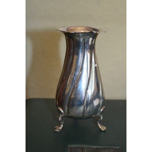 419 - sterling silver vase, Chester hm, 116g