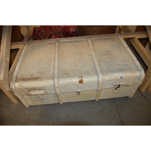 64 - vintage trunk