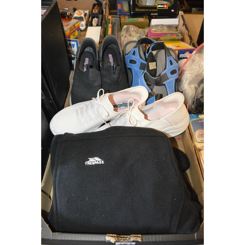 161 - box of assorted footwear & fleece