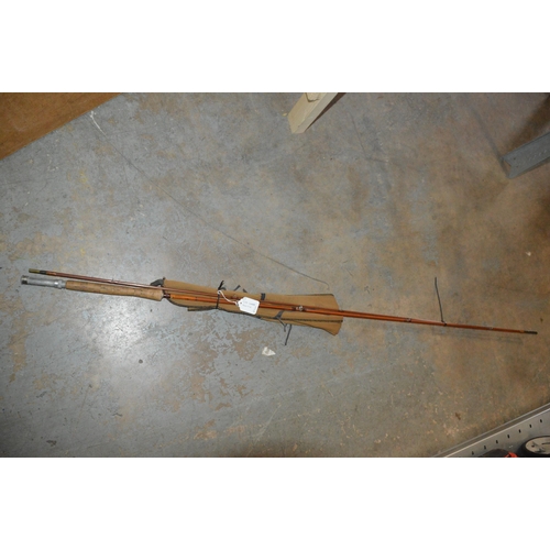 70 - sharpe scottie 10ft fishing rod