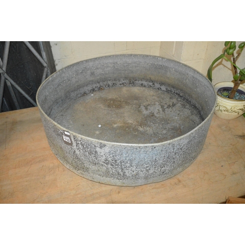 110 - galvanised tub