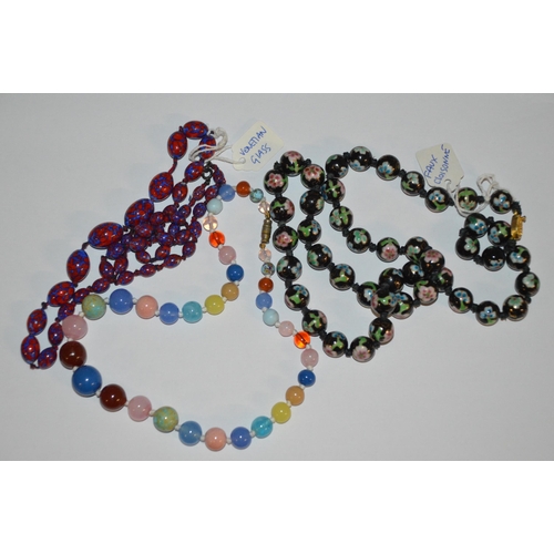 554 - qty of necklaces