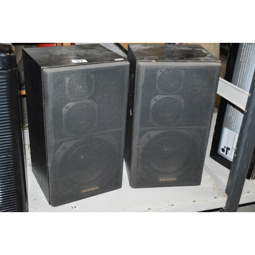 57 - 2 technics speakers