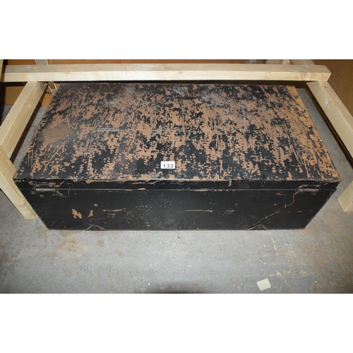 133 - metal trunk