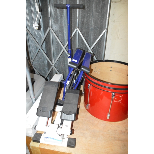 137 - 2 lots of exercise equipment