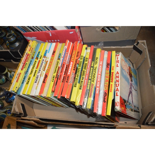 169 - box of vintage childrens annuals