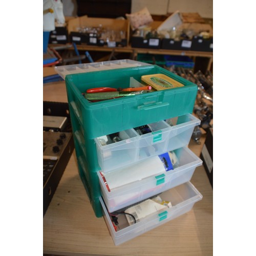 272 - plastic container & contents