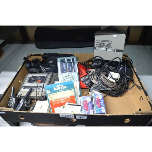 47 - box of electrical goods