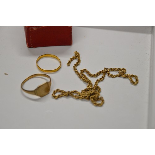 483 - qty of gold - 22ct ring(1.7g), 9ct signet ring & chain (5.4g)