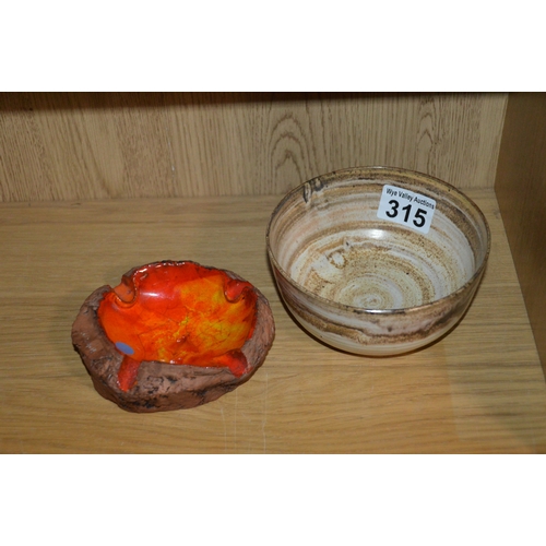 2 pottery dishes