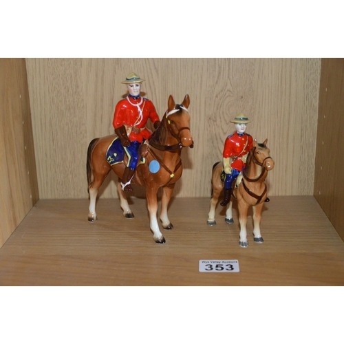 2 horse figures
