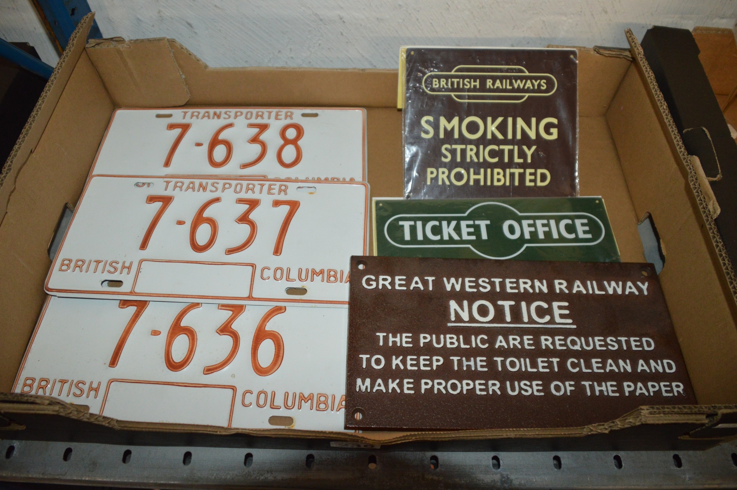 box of assorted signs/license plates