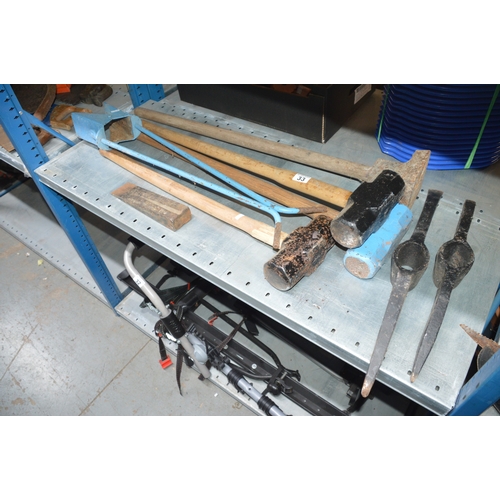 33 - bay of assorted hand tools