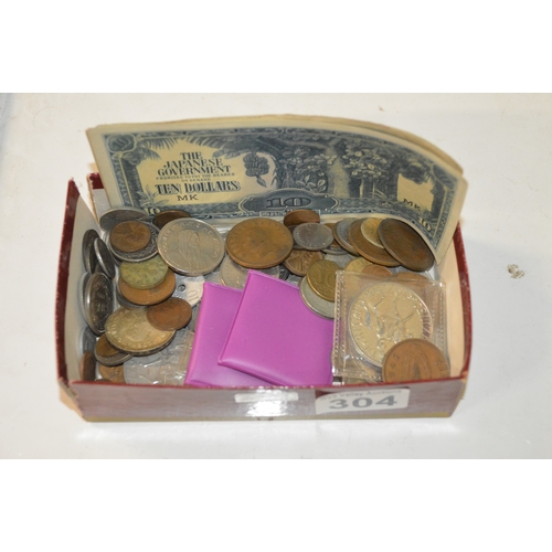 box of assorted coins & bank notes