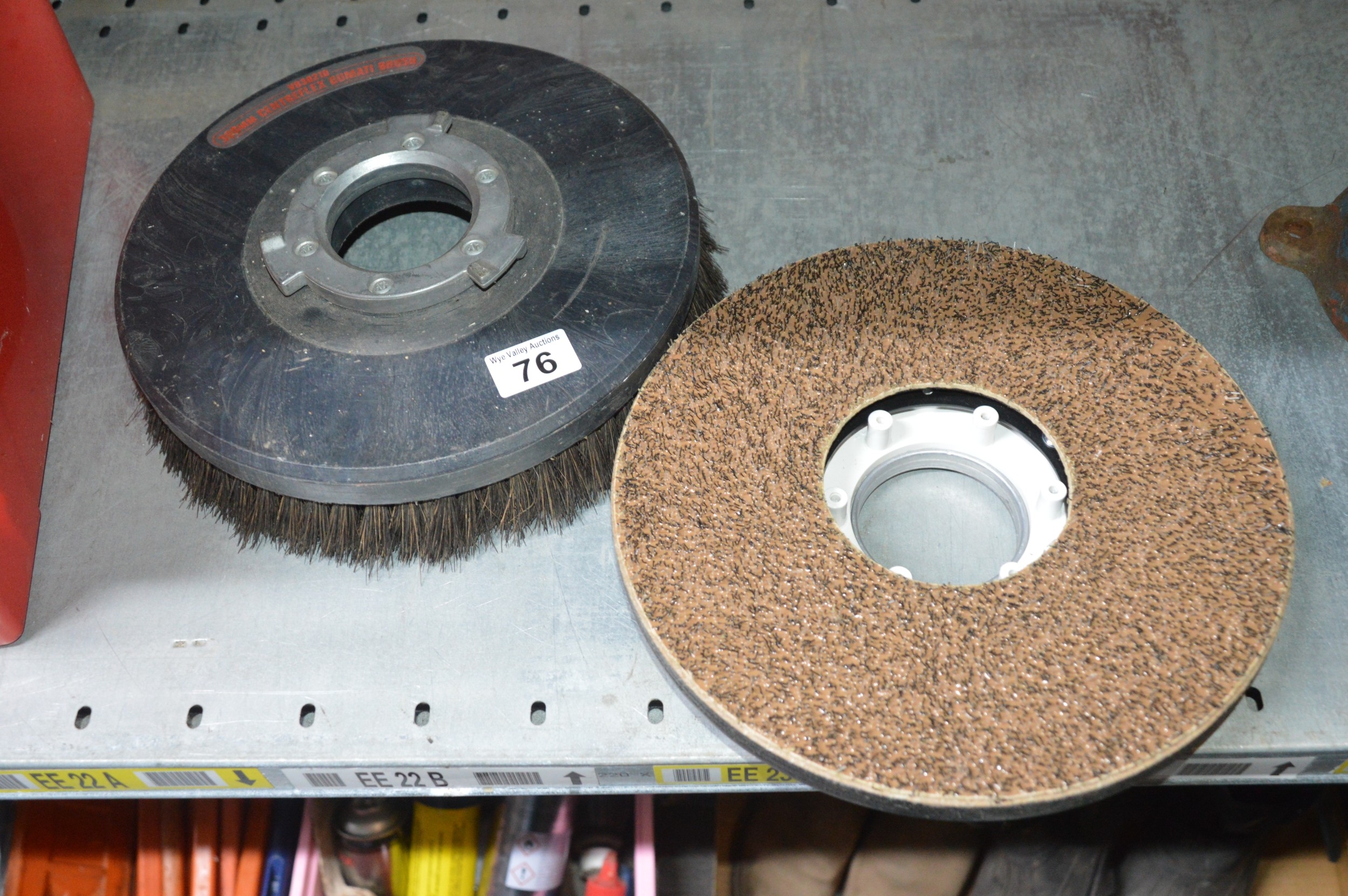 2 floor buffer discs (for victor sprite 300)