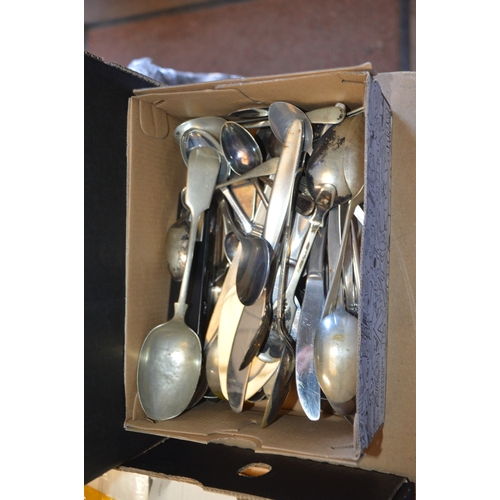 139 - box of cutlery