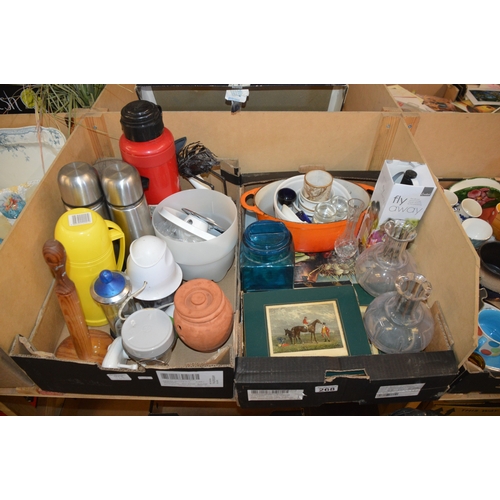 2 boxes of kitchenware