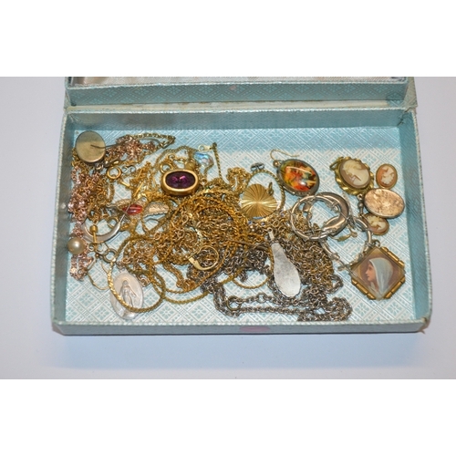 375 - qty of misc. jewellery