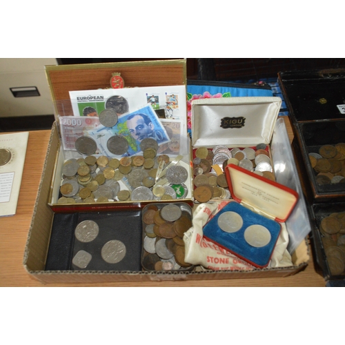 box of assorted coins & notes