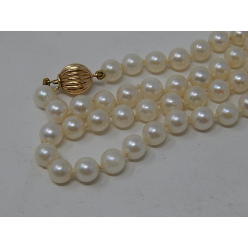 17 - Single Row Pearl Necklace with 9ct Gold Clasp.