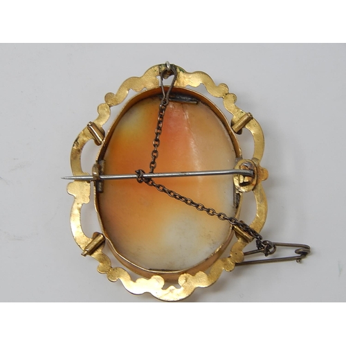 21 - Yellow Metal mounted Cameo Brooch 5.5cm x 4.2cm