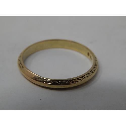 63 - 14ct Gold Ring. 3.1g