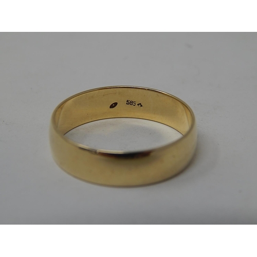 64 - 14ct Gold Ring. 4.3g