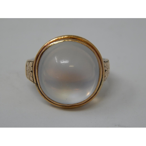 66 - Gold Ring, set cabochon Moonstone. Size I.