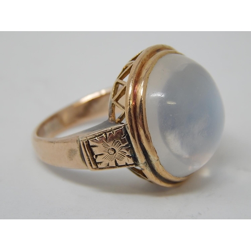 66 - Gold Ring, set cabochon Moonstone. Size I.