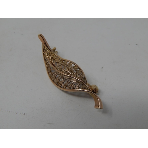 89 - WITHDRAWN: 9ct Gold Hallmarked Leaf Brooch. Length 3.5cm