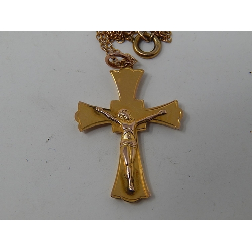 93 - 9ct Gold Crucifix on 9ct gold chain. Length of chain 40cm. weight 2.46g