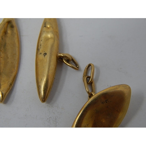 107 - Pair of 18ct Gold Cufflinks in need of repair. weight 5.2g