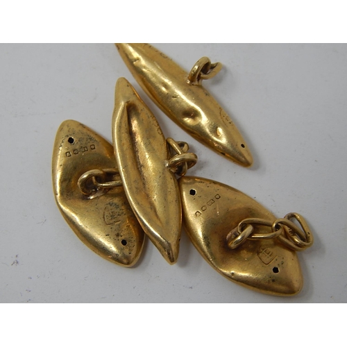 107 - Pair of 18ct Gold Cufflinks in need of repair. weight 5.2g