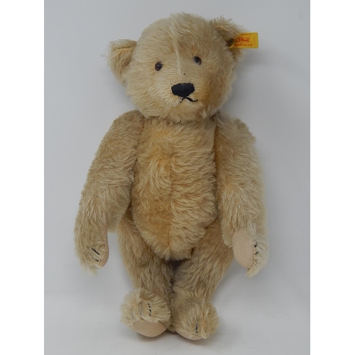 814 - Steiff Teddy Bear: The bear is plush golden coloured with jointed limbs, hump back & has a growler. ... 