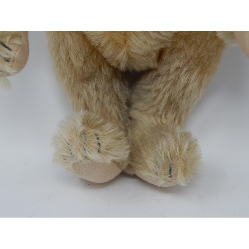 814 - Steiff Teddy Bear: The bear is plush golden coloured with jointed limbs, hump back & has a growler. ... 