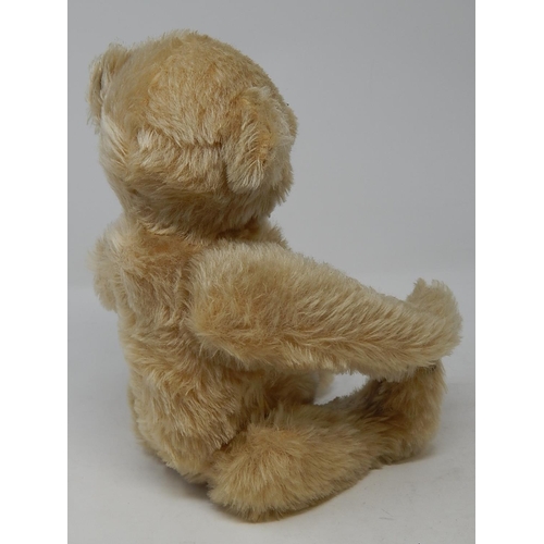 814 - Steiff Teddy Bear: The bear is plush golden coloured with jointed limbs, hump back & has a growler. ... 