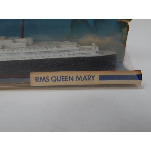 852 - Hornby: Model of HMS Queen Mary